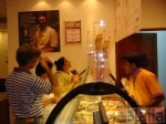 మామా మియా గేలతో పార్క్‌ స్ట్రీట్‌ Kolkata యొక్క ఫోటో 