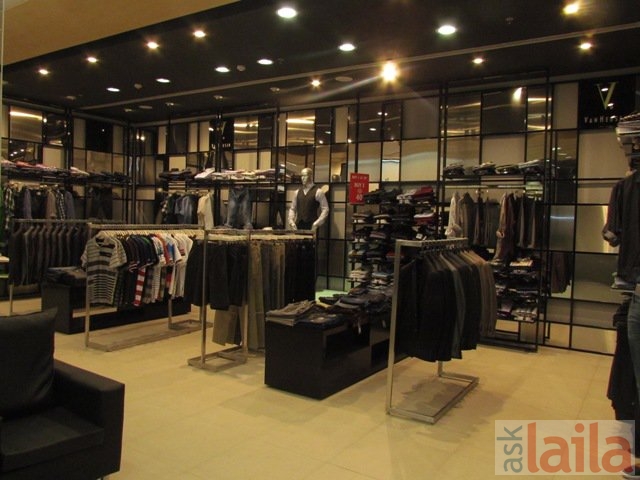 vans store in connaught place