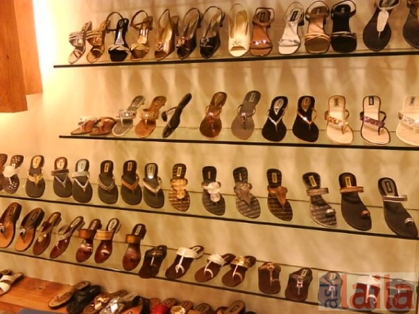 connaught place shoes shops
